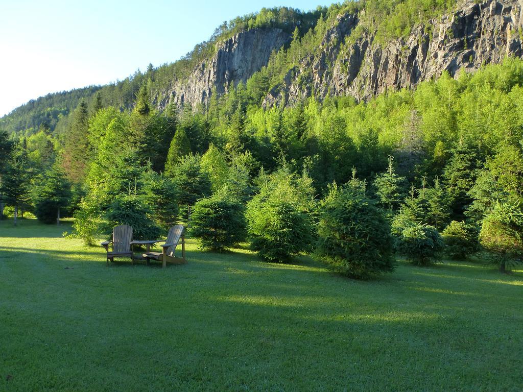 B&B Les Deux Pignons Petit-Saguenay Εξωτερικό φωτογραφία