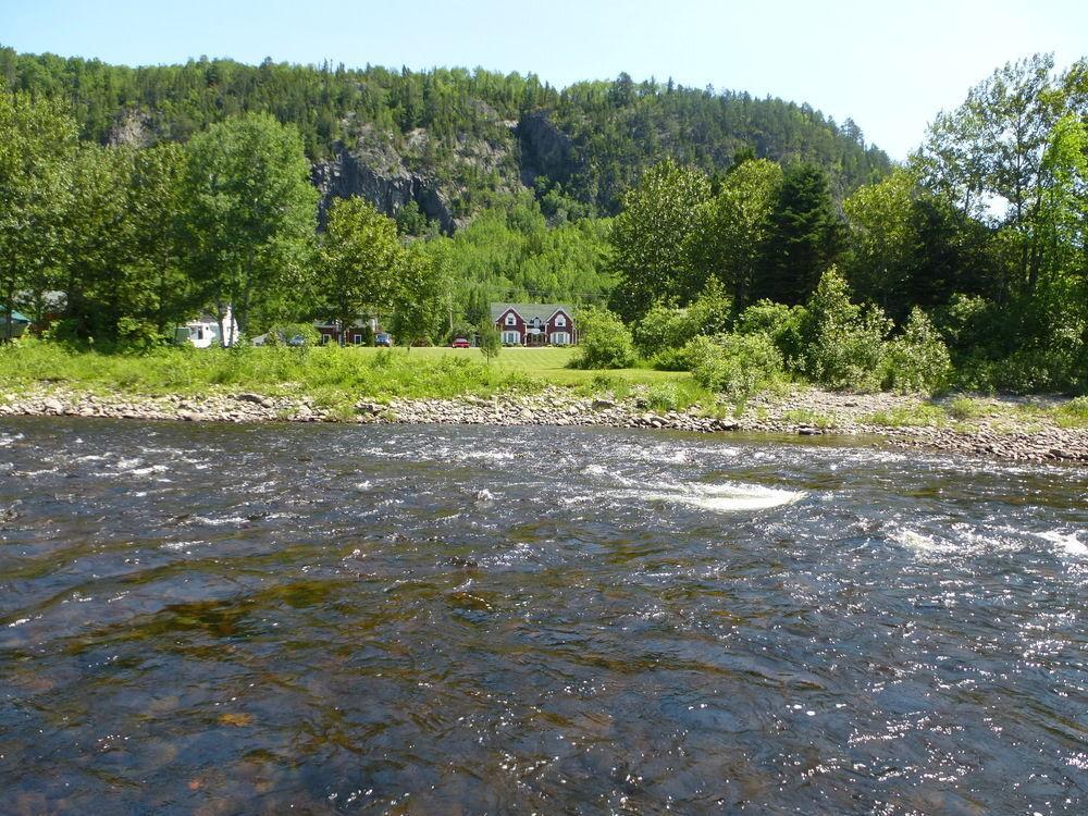 B&B Les Deux Pignons Petit-Saguenay Εξωτερικό φωτογραφία