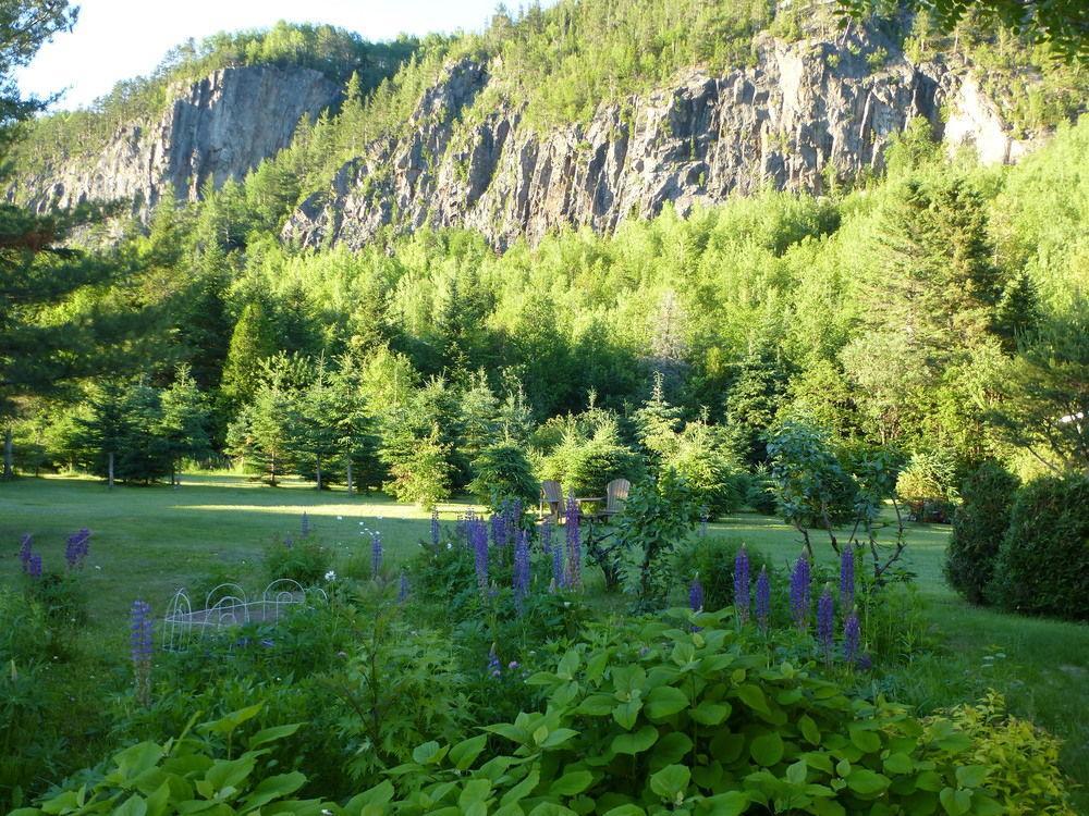 B&B Les Deux Pignons Petit-Saguenay Εξωτερικό φωτογραφία