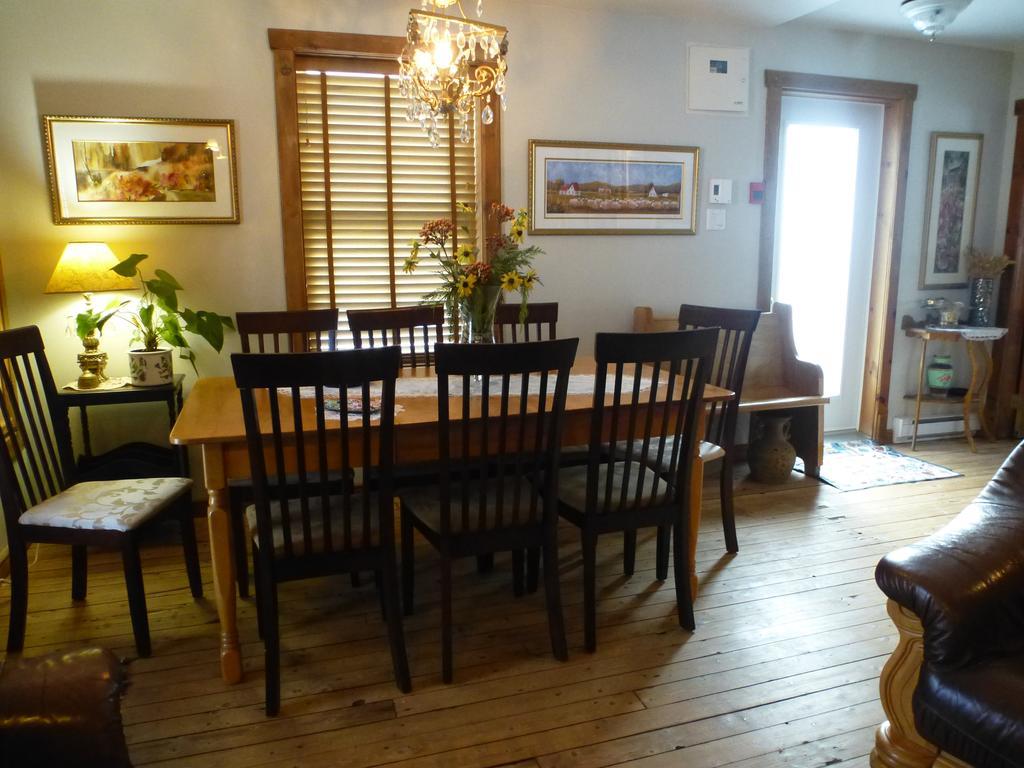 B&B Les Deux Pignons Petit-Saguenay Εξωτερικό φωτογραφία