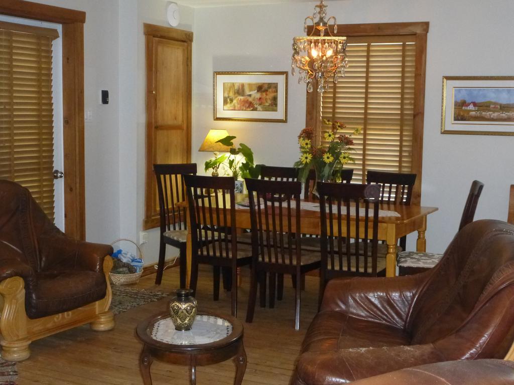B&B Les Deux Pignons Petit-Saguenay Εξωτερικό φωτογραφία