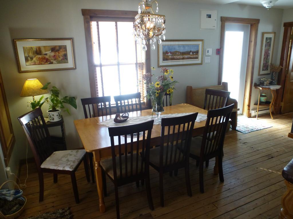 B&B Les Deux Pignons Petit-Saguenay Εξωτερικό φωτογραφία