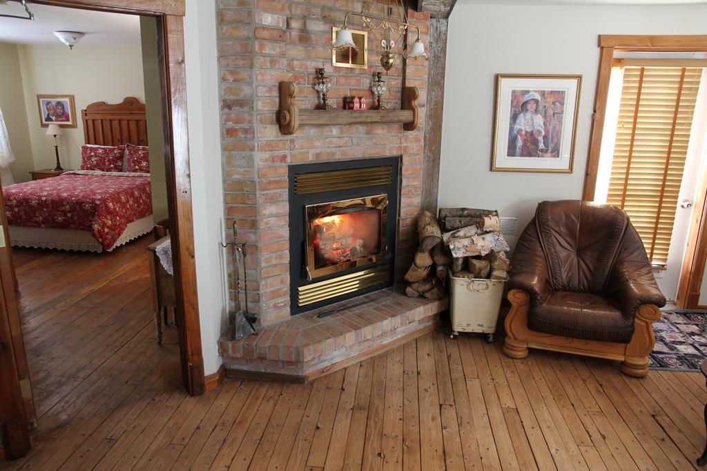 B&B Les Deux Pignons Petit-Saguenay Εξωτερικό φωτογραφία