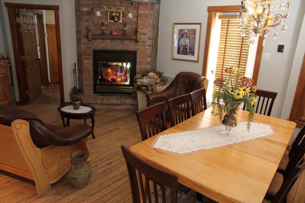 B&B Les Deux Pignons Petit-Saguenay Εξωτερικό φωτογραφία