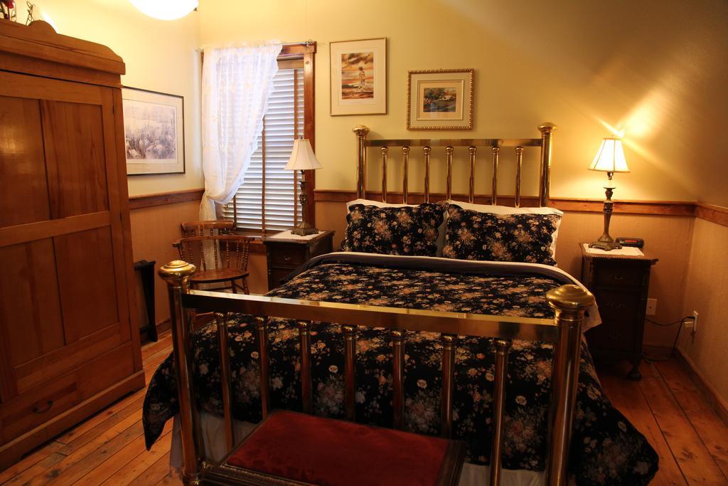 B&B Les Deux Pignons Petit-Saguenay Εξωτερικό φωτογραφία
