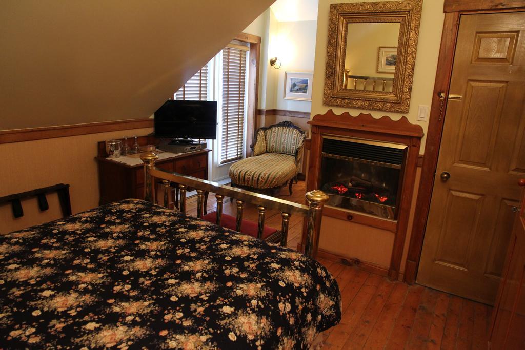 B&B Les Deux Pignons Petit-Saguenay Εξωτερικό φωτογραφία