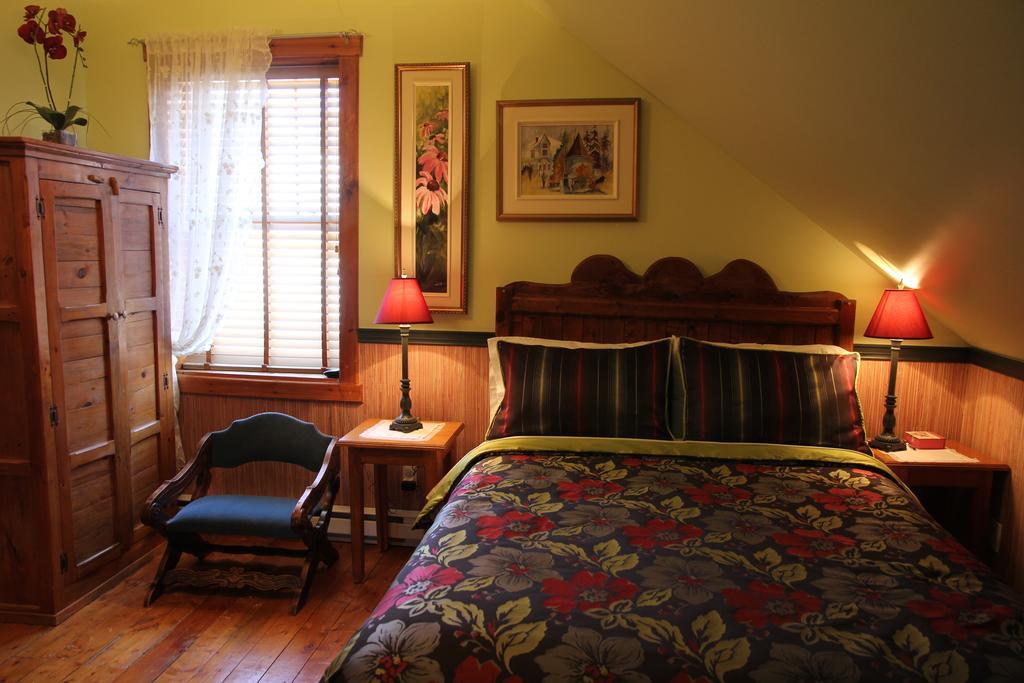 B&B Les Deux Pignons Petit-Saguenay Εξωτερικό φωτογραφία