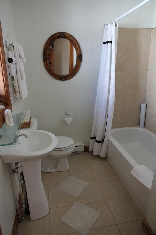 B&B Les Deux Pignons Petit-Saguenay Εξωτερικό φωτογραφία