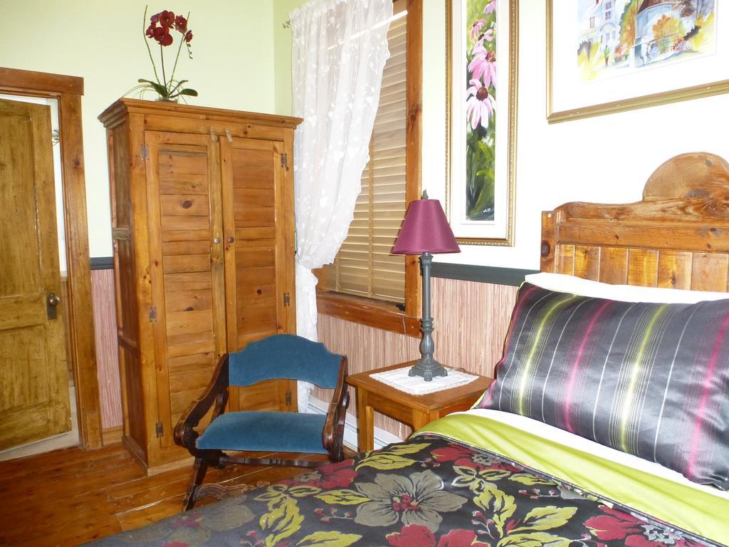 B&B Les Deux Pignons Petit-Saguenay Εξωτερικό φωτογραφία