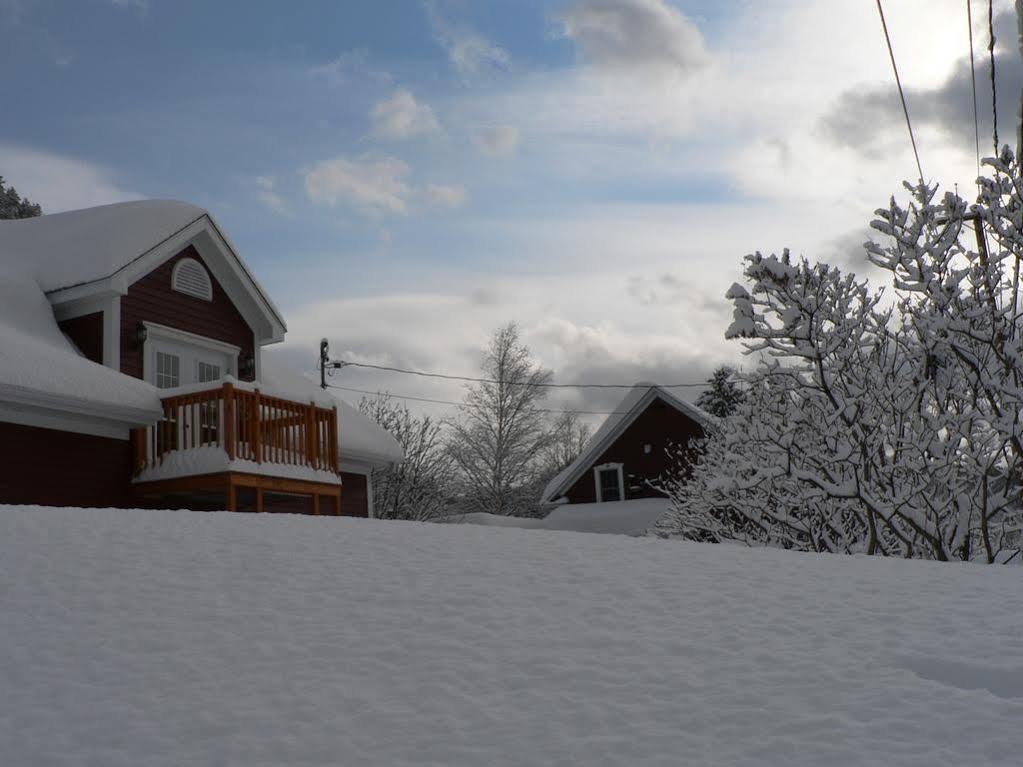 B&B Les Deux Pignons Petit-Saguenay Εξωτερικό φωτογραφία